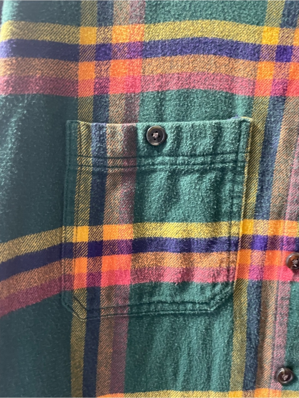 GAP women’s Green Plaid Button-flannel Up Shirt size small - Picture 4 of 4
